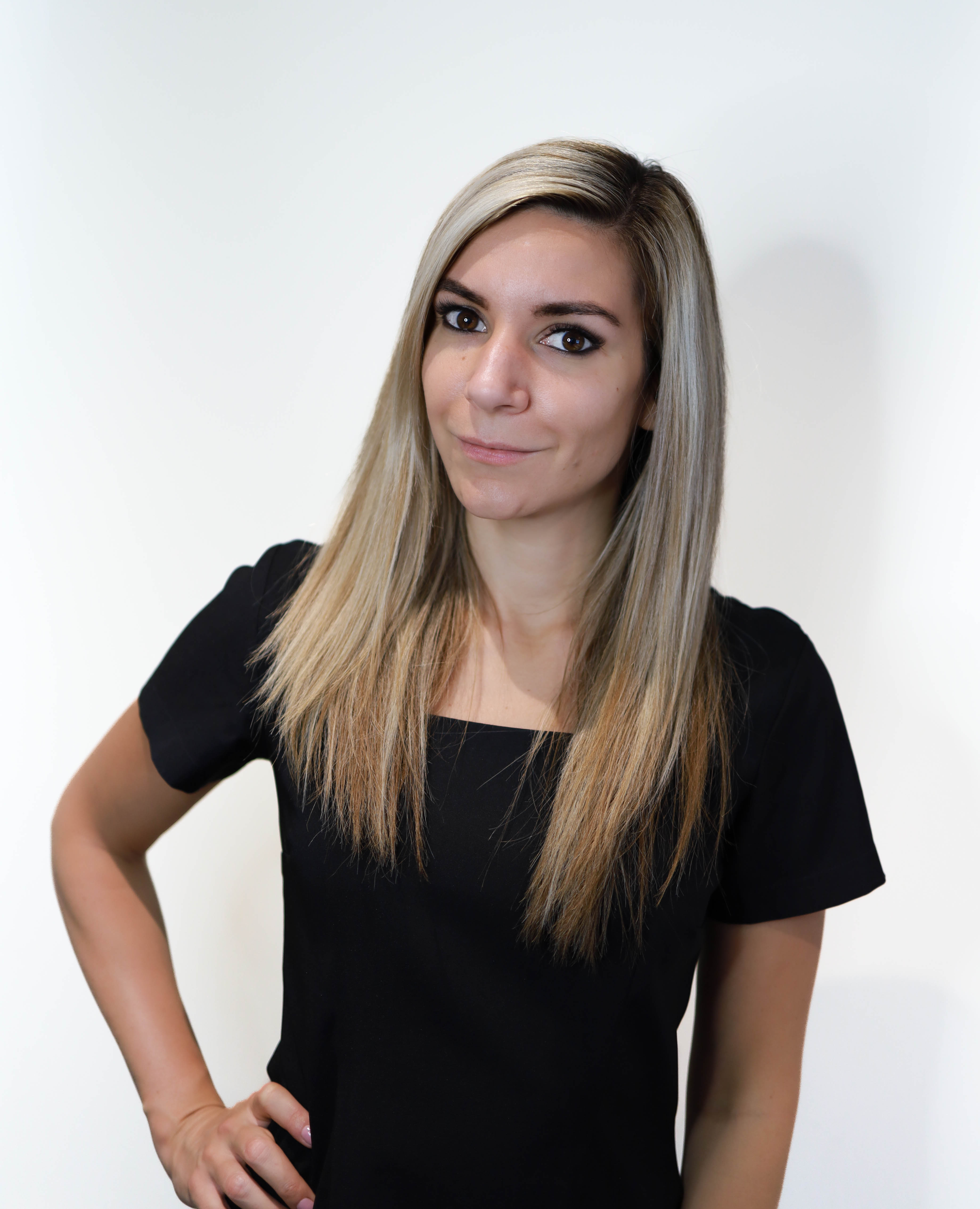 Rozália, társtulajdonos és kozmetikus